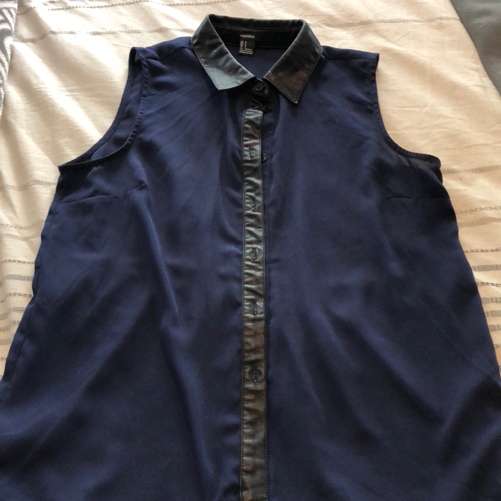 Tank top with Leather collar